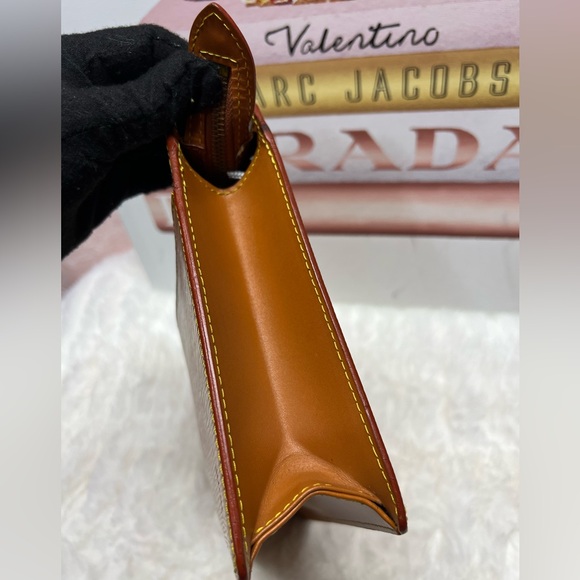 LOUIS VUITTON-A20964 HommeCipango Gold Epi Clutch - Picture 2 of 12